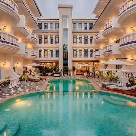 Azalea By Stone Wood Premier Hotel Varca Exterior photo