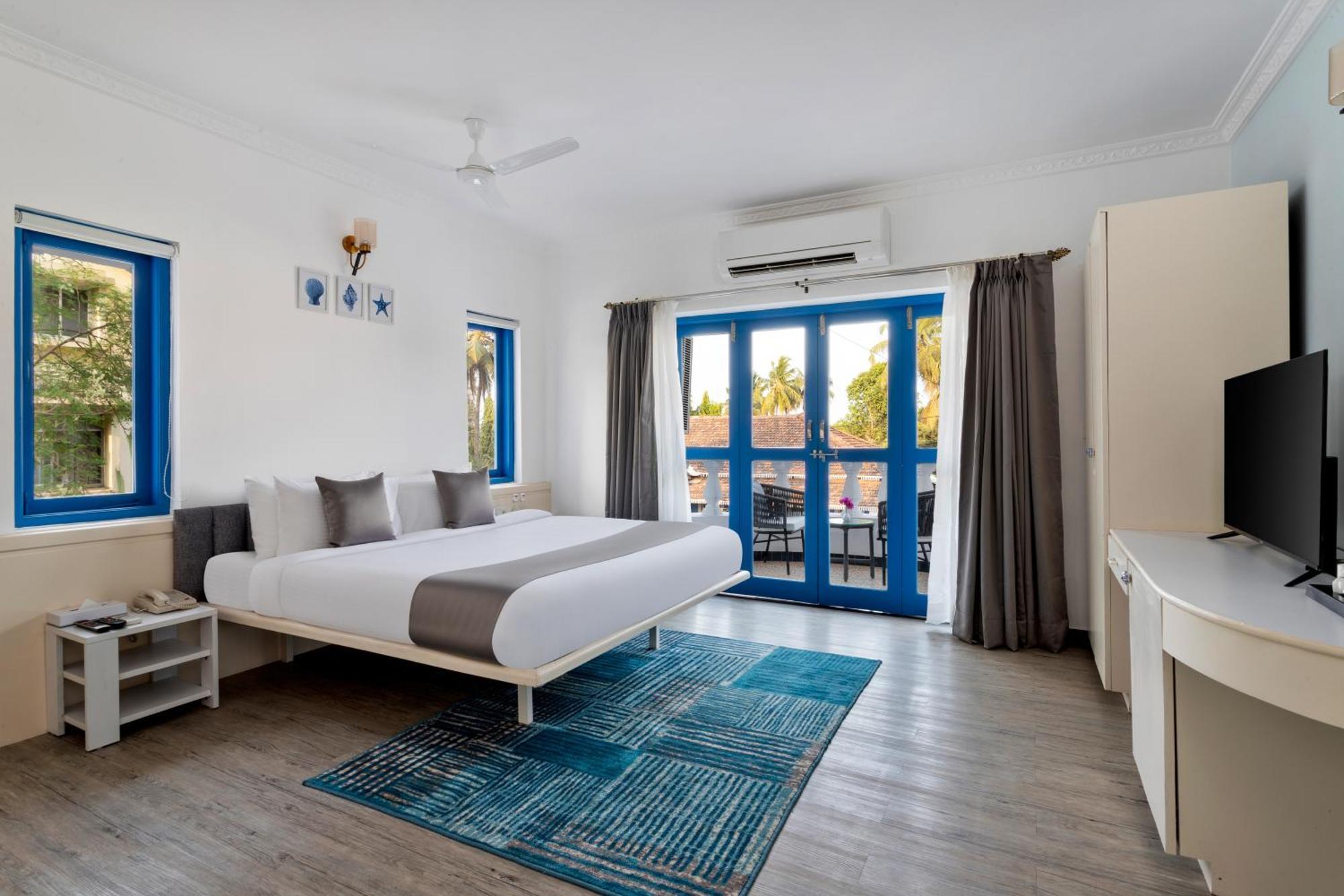 Azalea By Stone Wood Premier Hotel Varca Exterior photo