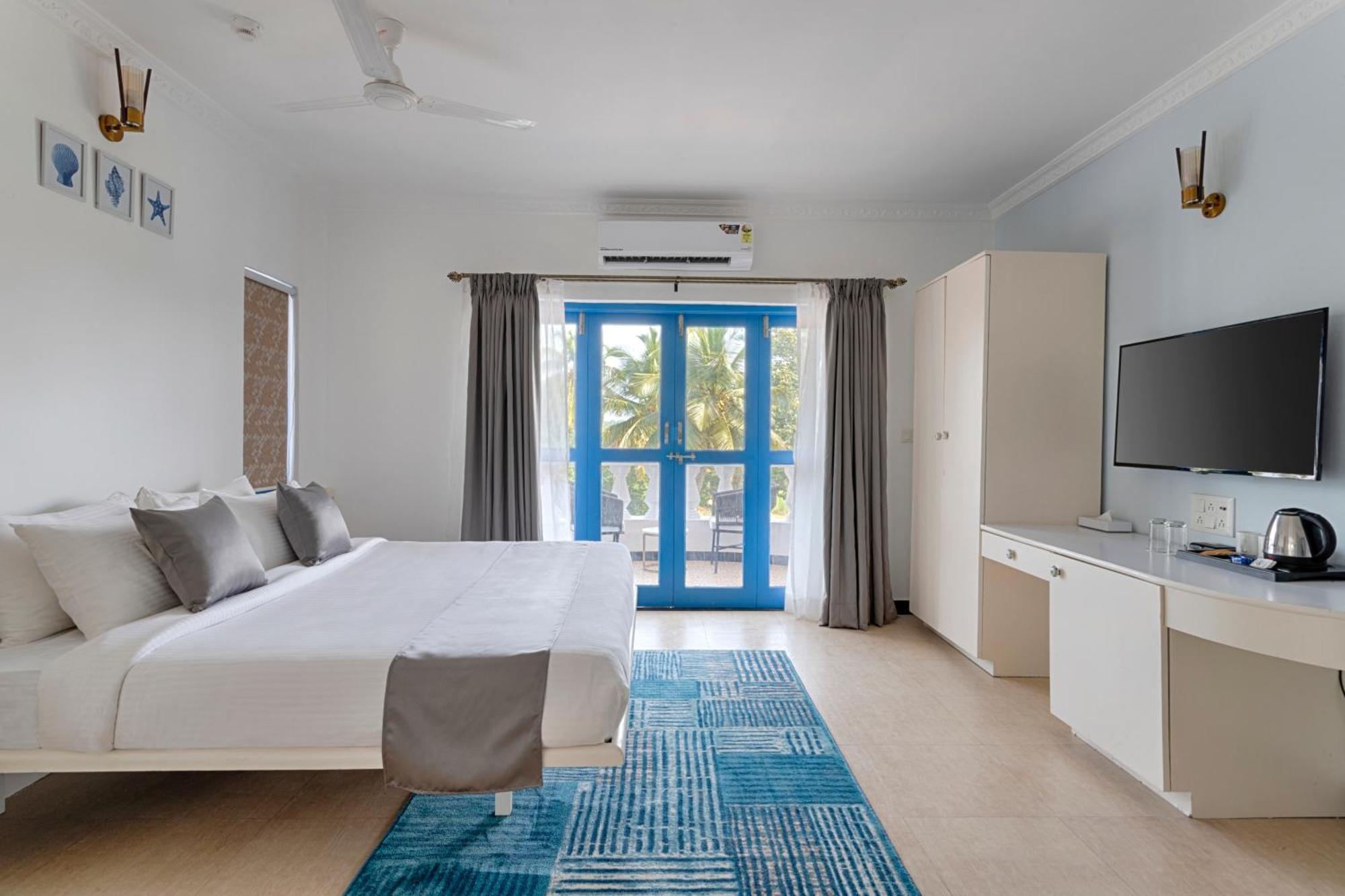 Azalea By Stone Wood Premier Hotel Varca Exterior photo