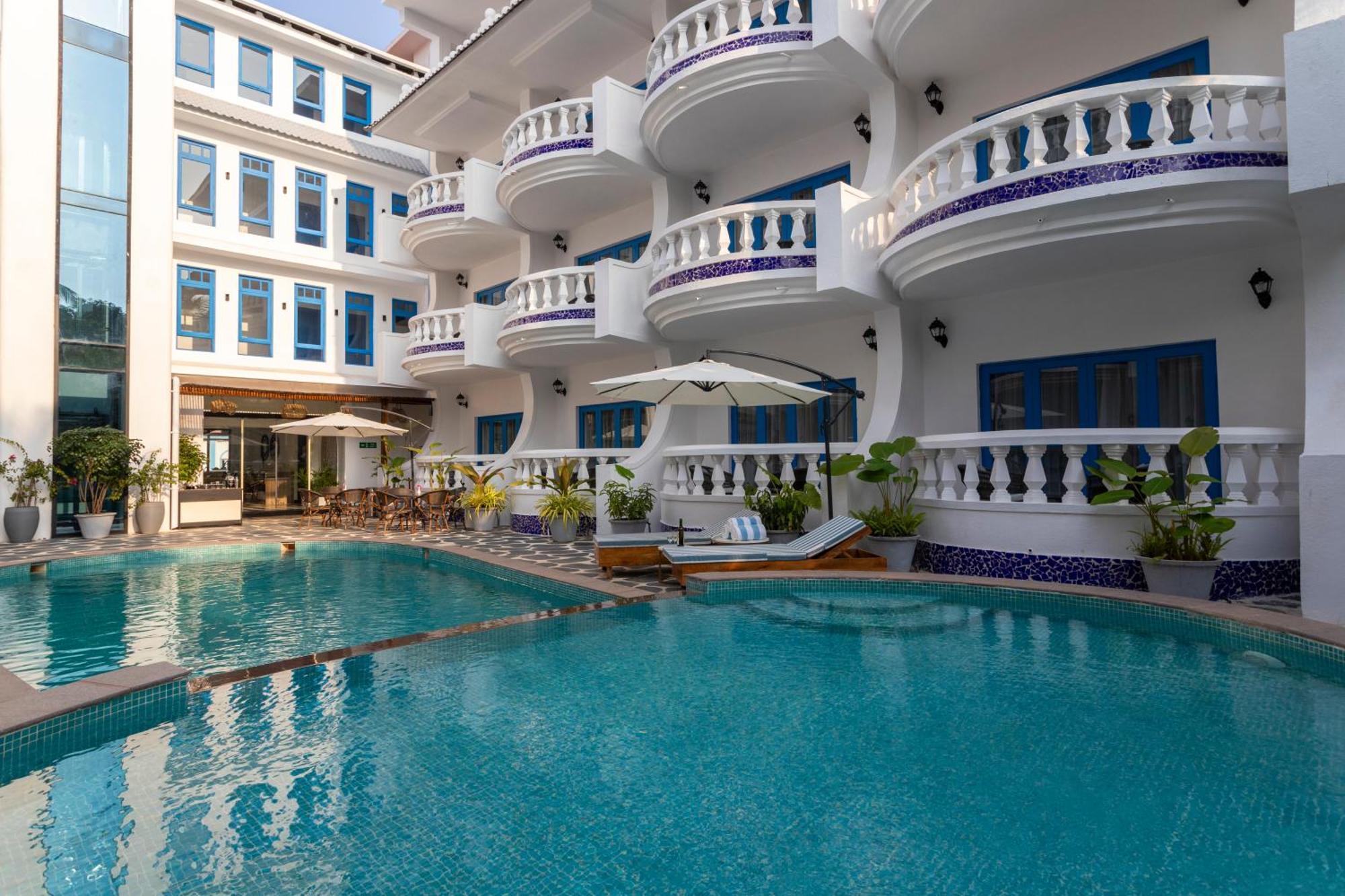 Azalea By Stone Wood Premier Hotel Varca Exterior photo
