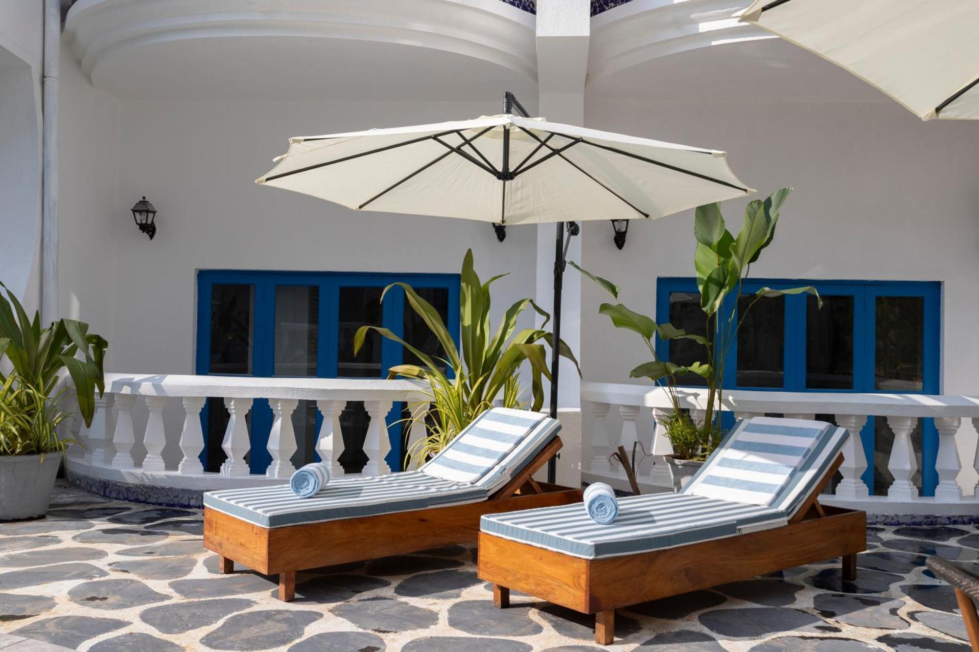 Azalea By Stone Wood Premier Hotel Varca Exterior photo