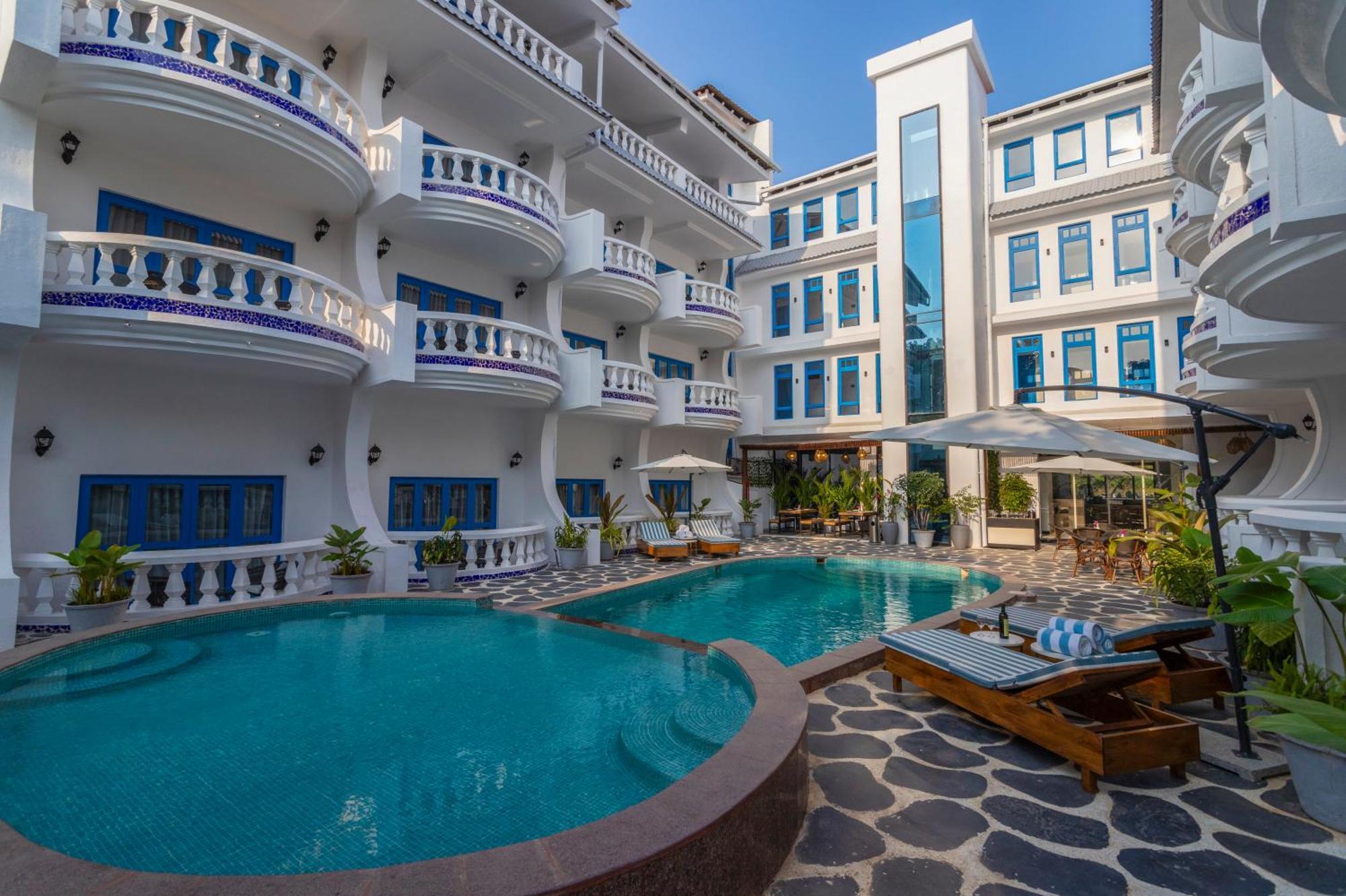 Azalea By Stone Wood Premier Hotel Varca Exterior photo