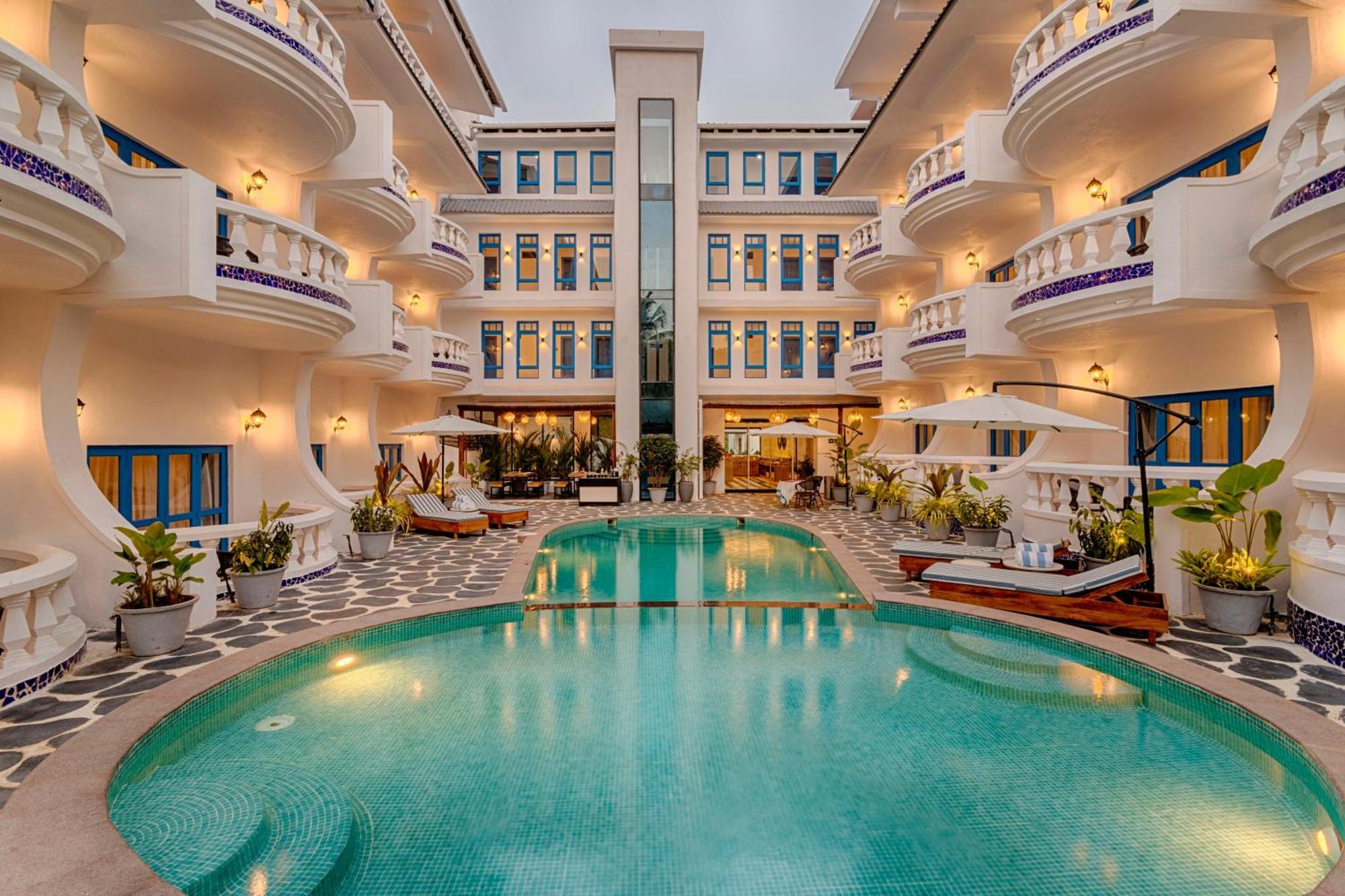 Azalea By Stone Wood Premier Hotel Varca Exterior photo